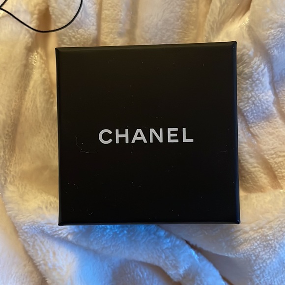 CHANEL Stud Earrings AUTHENTIC BRAND NEW - Picture 9 of 12